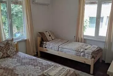 پانسیون Mercury Guest House