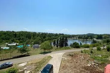 هتل Lake House