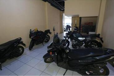 ホテル Oyo Life 2709 Kost Cirendeu