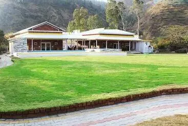 Four Banyans Spirit & Nature Resort