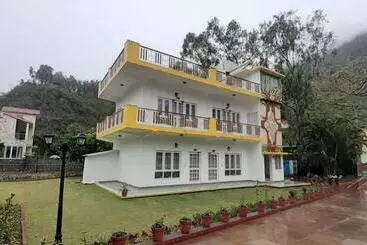 Four Banyans Spirit & Nature Resort