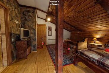 هتل Chalet Vedmezhe