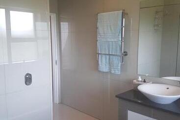 Pensión 6 On Capella Guesthouse