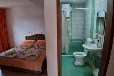 Пансион Tija Apartments