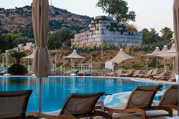 هتل Museum Resort Spa