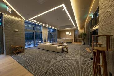 Hound Hotel Signature