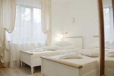 בית מלון כפרי Casa Colinelor