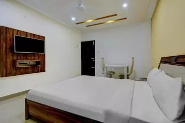 Hotel Rashi Comforts By Coastal Dine