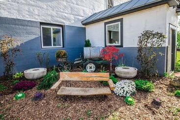 فندق Tobacco Warehouse Inn