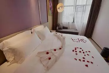 Lavande Hotel Xingyi Jushan Avenue