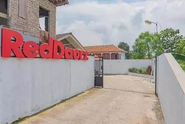 Pensiune Reddoorz Syariah @ Tambak Mekar Street Subang