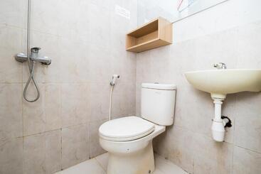 ホテル Reddoorz @ Darmo Surabaya