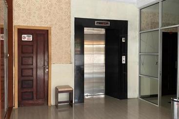 Szálloda Reddoorz Plus Syariah @ Jalan Syiah Kuala Banda Aceh