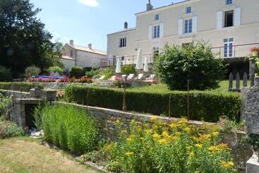 膳宿费 Les Jardins De Xanton