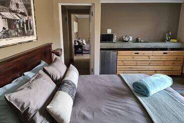 فندق Avondrust Guest House