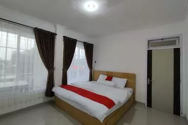 Hotel Reddoorz Near Rita Super Mall Purwokerto