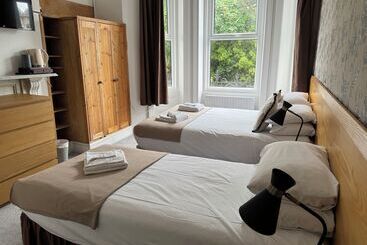 בית מלון כפרי The Lodge Bournemouth