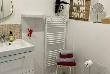 تختخواب و صبحانه Côté Court