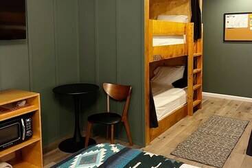 모텔 Jackalope Motor Lodge