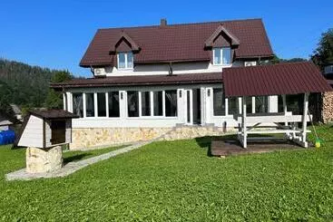 Majatalo котедж смерекова хата  пилипець