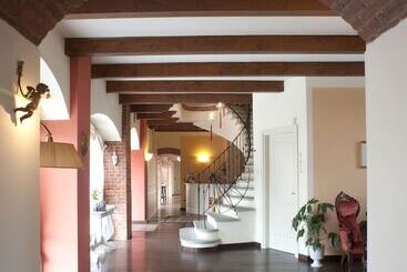 هتل Cascina Di Corte