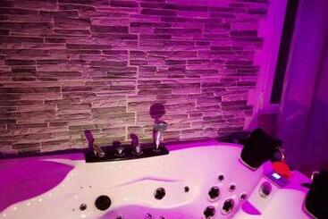 ベッドアンドブレックファースト Chambre Meublée Indépendante, Jacuzzi Dans La Chambre Située à Amblainville à 35 Minutes De Paris