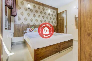Hotel Collection O 77421 Near Medanta Hospital