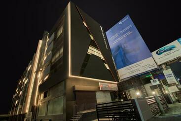 فندق Oyo Townhouse 127 Alpha