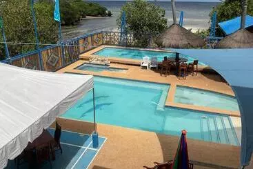 هتل Rainbow Bay Beach & Dive Resort