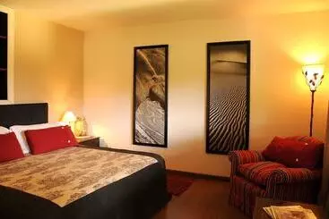 Pension Los Juncos Patagonian Lake House