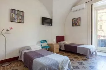 مسافرخانه Da Gianni E Lucia Rooms With Bathroom In The City Center