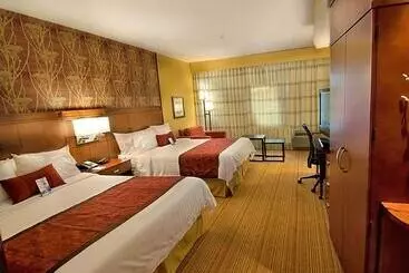 Отель Courtyard By Marriott Waldorf