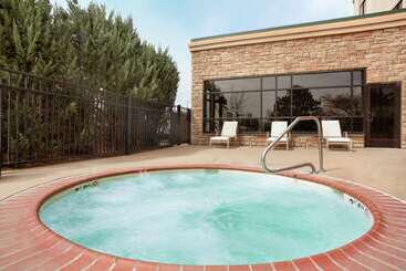 فندق Embassy Suites By Hilton Denver International Airport