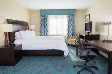 هتل Hilton Garden Inn Fargo