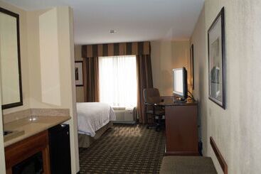 Отель Hampton Inn & Suites Columbia At University