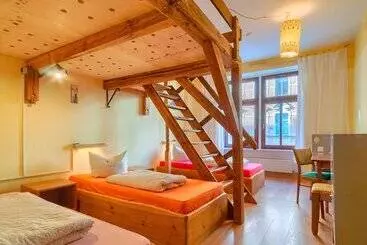 هتل Hostel Lollis Homestay Dresden