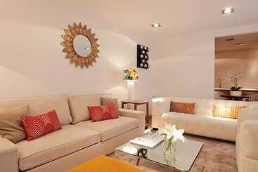 هتل آپارتمان Madrid Central Gran Via Suites