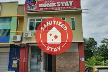 בית מלון כפרי Oyo 90350 Kl Homestay Express 2