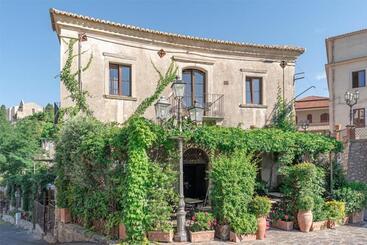 פנסיון Bar Vitelli Charming Suites