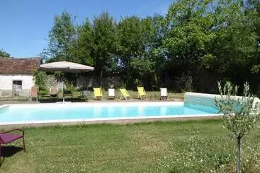 Majatalo Les écolodges Du Château De Charnizay