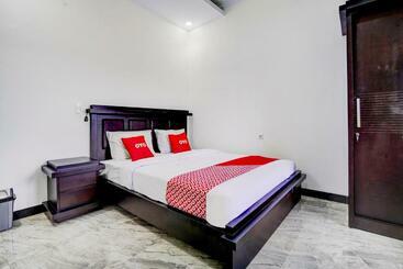 Hotel Oyo 90666 Ratu Pesona