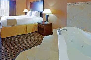هتل Comfort Inn & Suites Dallas Medicalmarket Center
