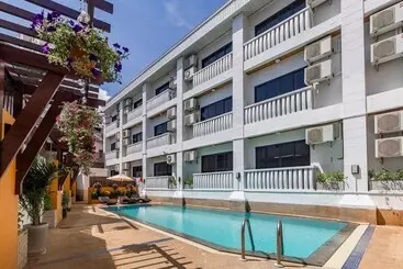 Hotelli Rattana Beach