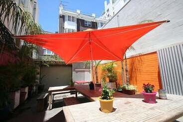 فندق Zing Backpackers