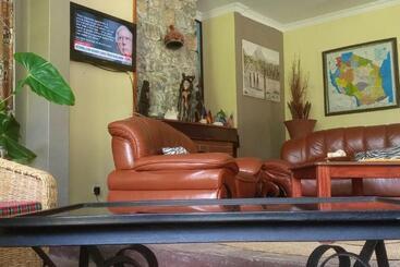 Общежитие Karibu Heritage House