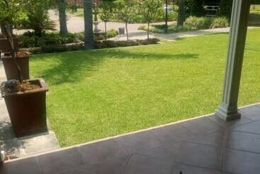 펜션 The Hills Guest House