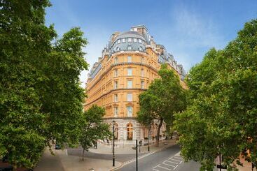 Отель Corinthia  London
