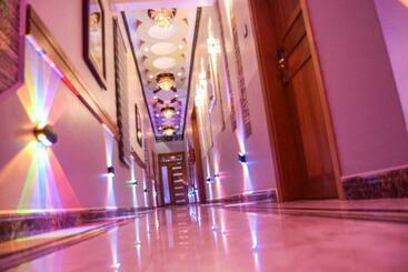 تختخواب و صبحانه Zimbo Golden Vip Lodge