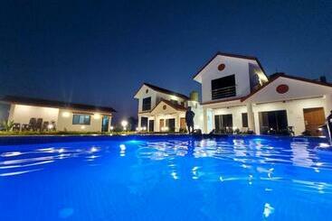 호텔 Berryl Resorts