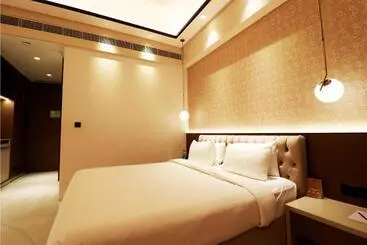 Seven Eleven Hotels And Club